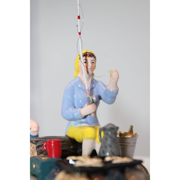 Dept 56 Snow Village - Weekend Getaway - Picture 7 of 8